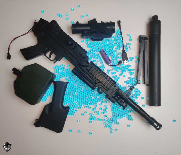 Mitraillette à orbeez M249 noir avec des billes d'orbeez bleues et d'autres accessoires