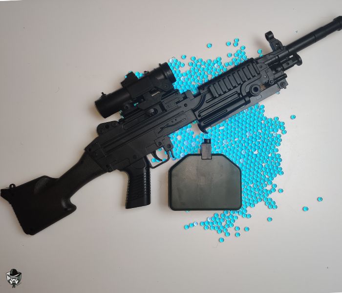 Mitraillette à orbeez M249 noir avec des billes d'orbeez bleues